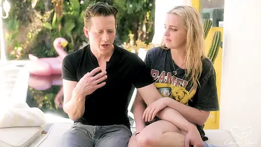 Charlie Forde, Shawn Alff'in rol aldığı sahne için röportaj yazımı