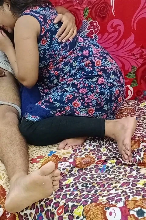 Hintli kız Sarika 36d göğüsler ateşli sikişiyor