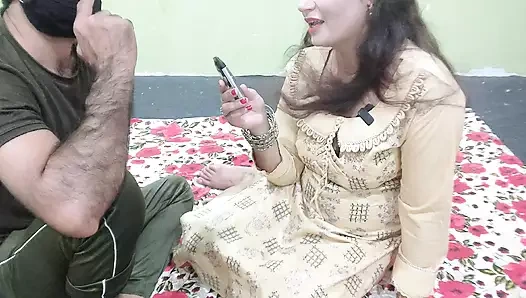 Uzun bir aradan sonra Hintli desi kız arkadaşımla tanıştım. Ona yeni odayı gösterdi ve harika bir seks Hintçe ses kaydı