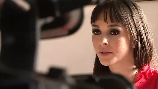 Ateşli esmer kızlar zenci bebekle lezbo üçlü seks yapıyor