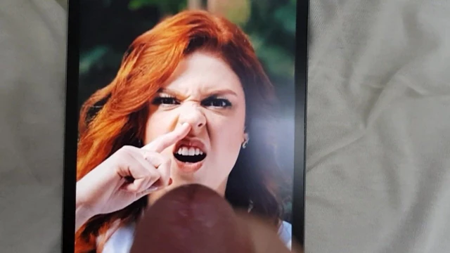 Boşalmak haraç için redhead amanda toplama ona burnunu