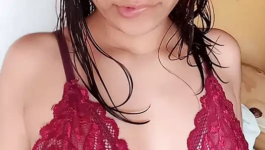 Selene kendine çok lezzetli dokunuyor çünkü bugün çok yaramaz hissediyor (bölüm 1)