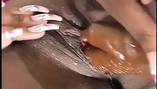 Ateşli seksi barbiee express büyük siyah yarakla sikişmeyi seviyor