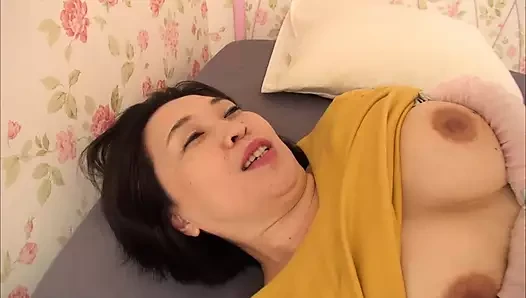 Orta yaşlı seksi kadın seks düşüncesiyle tahrik oluyor! cilt 2 - bölüm 12