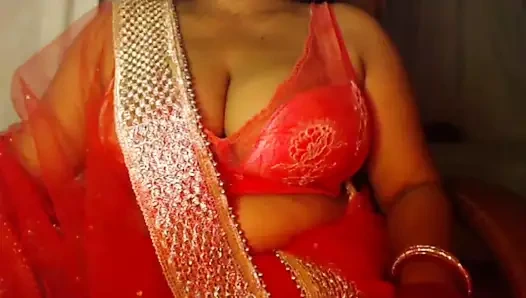 Very Hot Desi Indian Big Sexy Boobs Show.