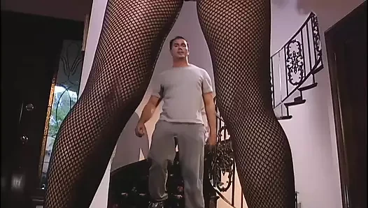 Lauren Phoenix iç çamaşırlı sert seksten sonra döl yiyor