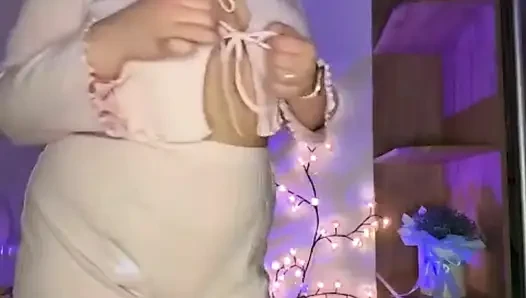 Jucielussie seksi striptiz ve domaltarak anal oyun