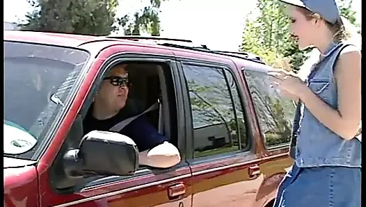 Adam sarışın balı alıyor ve onunla sikişiyor