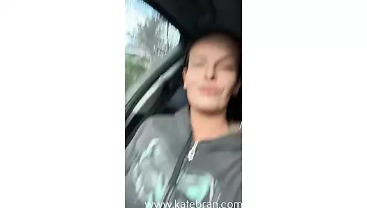 O kadın kılıklı klitoris topuklu ayakkabılarımdan küçükse, sen artık bir erkek değilsin