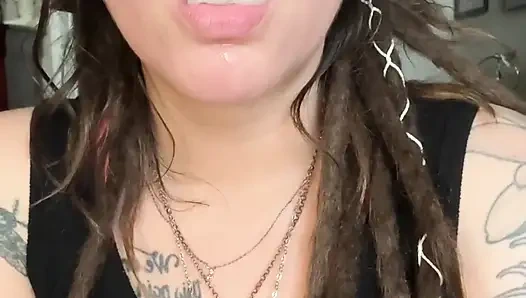 Sana duman üflüyor ve salya akıtıyor