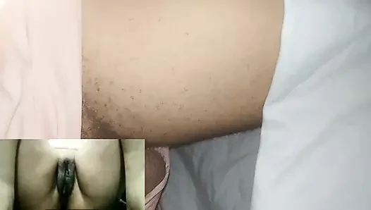 Görüntülü görüşmede erkek arkadaş için mastürbasyon yapıyor