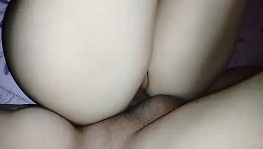 Üvey kız kardeşim sıkı amcığımın içine boşalıyor