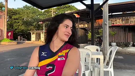 Antrenmanımdan sonra bir hayranını sikiyorum