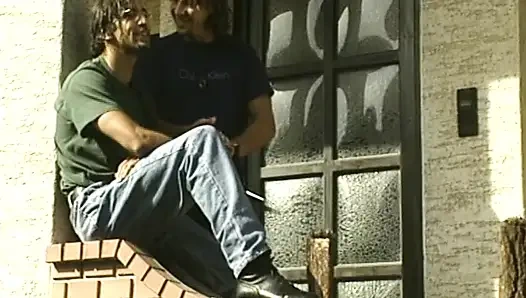 Çekici Alman sürtükler ateşli dörtlü sekste sikiliyor