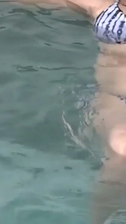 Başka bir erkekle sahilde ilk deneyimimin tam videosu, 58 yaşında kocamı aldattım | Klip 1