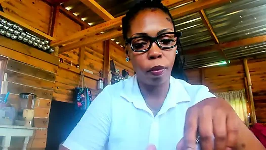 Rol yapma doktor hastanın boşalmasına yardım ediyor...