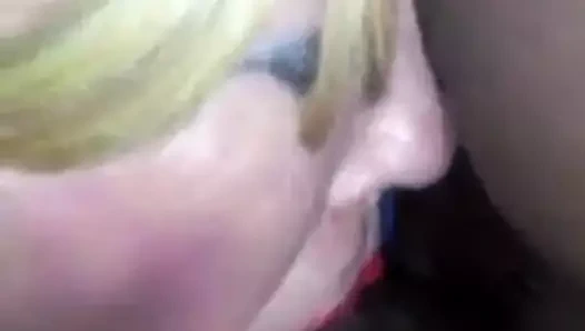 Travesti büyük zenci emiyor