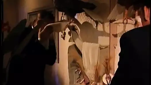 Genç ateşli kız en sevdiği sevgilisi tarafından sikiliyor