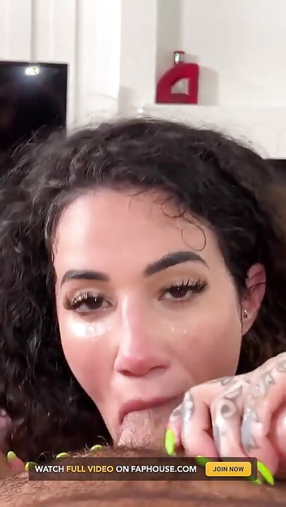 Arabelle raphael anal döllenmeyi ve göt yalamayı seviyor!!