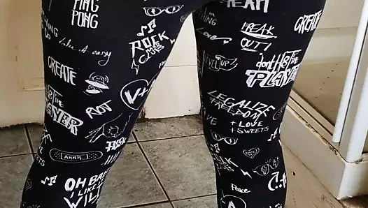 Lübnanlı üvey anne taytın altına külot giymiyor ve seks yapıyor