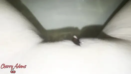 Mastürbasyon yapıp küvette ayaklarımı göstermek.