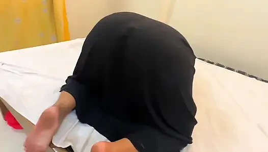 Lütfen büyük götümü ve ıslak amcığımı sertçe sikiyorum ailem evden çıkıyor - ben Arap ateşli genç Müslüman kızım