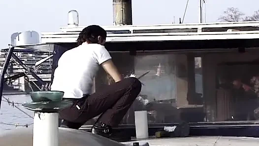 Fransız lezbiyenler açık havada yalayarak eğleniyor