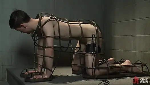 Dokuz inçlik yarakla seks bağımlısı geri döndü!