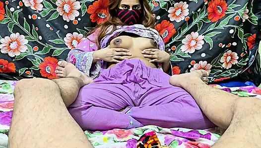 Bhai k samne lund ka pani nikal üvey kız kardeşinin önünde döle sarılıyor