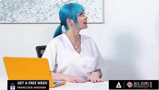 ALL GIRL MASSAGE - büyük memeli masöz jewelz blu müşterisi Kira Noir ile ateşli makaslama yapıyor