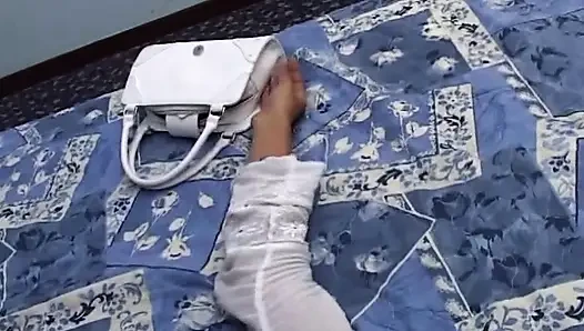 Azgın orta yaşlı seksi kadın damlayan rosebud patlamasıyla derinden yumruklanıyor