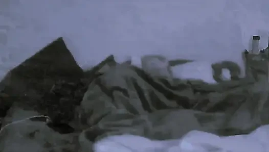 Boşalmam ve onun ateşli dölünü içime hissetmem gerekiyordu.