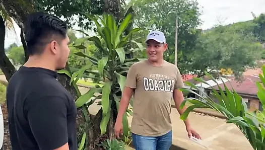 3 yakışıklı Latin yabancılarla seks yapıyor.