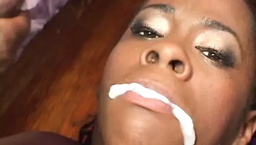 Düzgün vücutlu milf gets ona kıllı am çarptım ve kırlangıçlar boşalmak yük