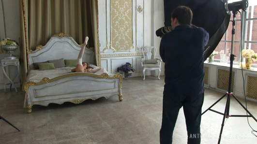 Katya Clover henry sharpe (antonio clemens) tarafından çekilen 'Call Me Clover' fotoğraf seansında, sahne arkası, çıplak bölüm 3