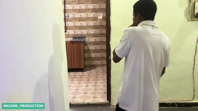 Erkek arkadaşım beni ziyarete geldi ve sonunda büyük üvey kız kardeşimi sikiyor