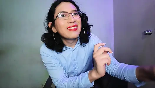 Ağzında iki dildoyla.