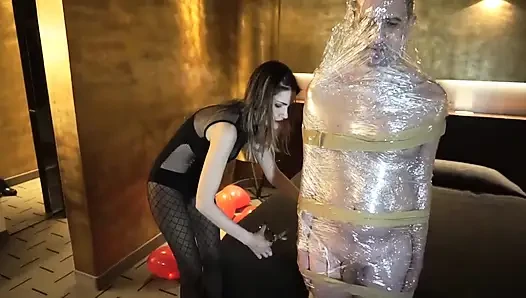 Kadın egemenliği kız kölesini kasete esarete sokuyor