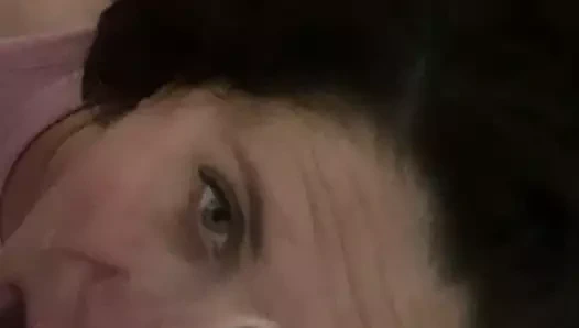 Milf alır sıcak yük üzerinde ona yüz