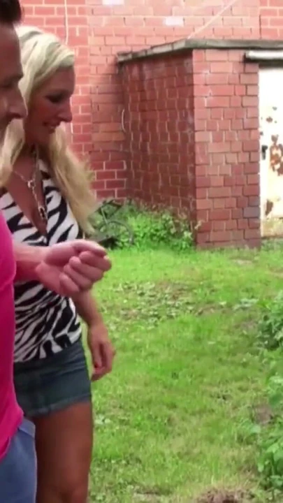 Эпический момент из "Немецкая мачеха и падчерица работают уличной шлюхой"