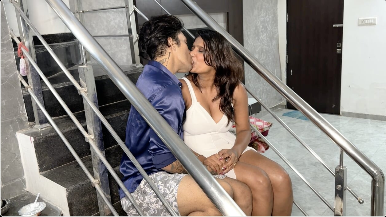 Boyfriend invited his girlfriend to the house