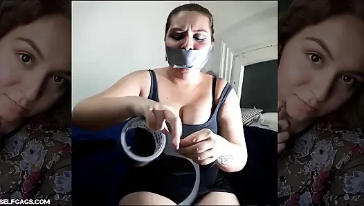 Koli bandıyla kendi ağzı tıkalı