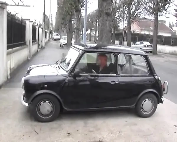 Yaramaz Fransız sürtük sıkı götünü siktiriyor