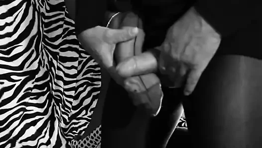 Sağ ayakların siyah beyazında ağır çekim