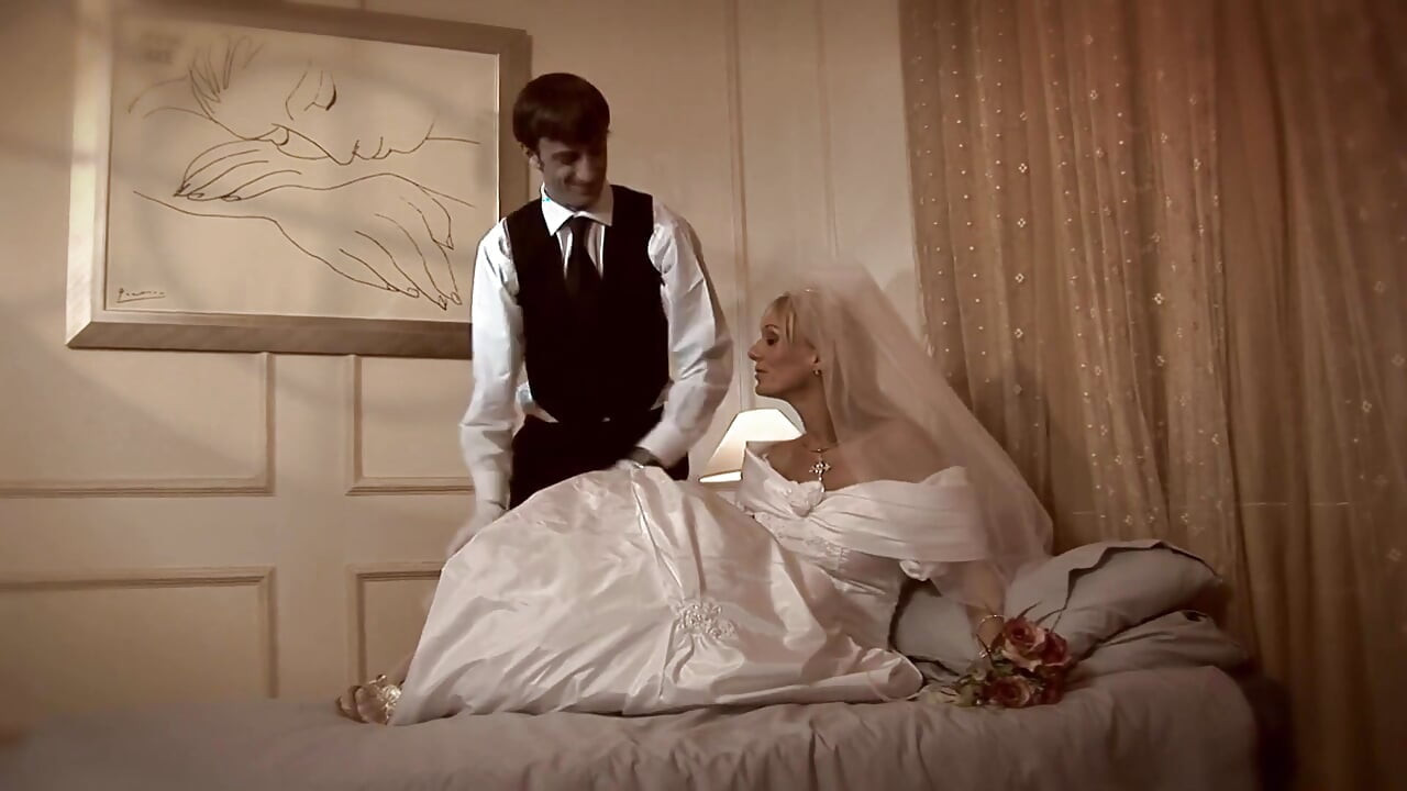 Ateşli gelin düğün gecesinde döllenmeyi gerektiriyor, kocasının bir fikri var