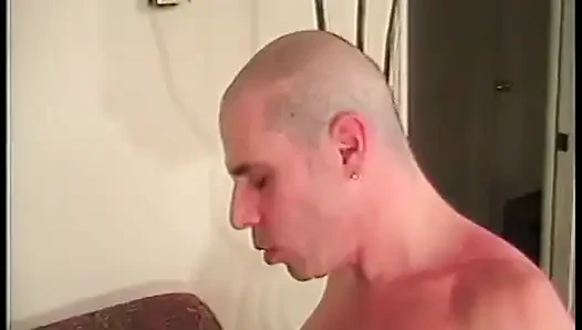 Bu esmer hatun bir adamın yarağını tatmayı gerçekten seviyor