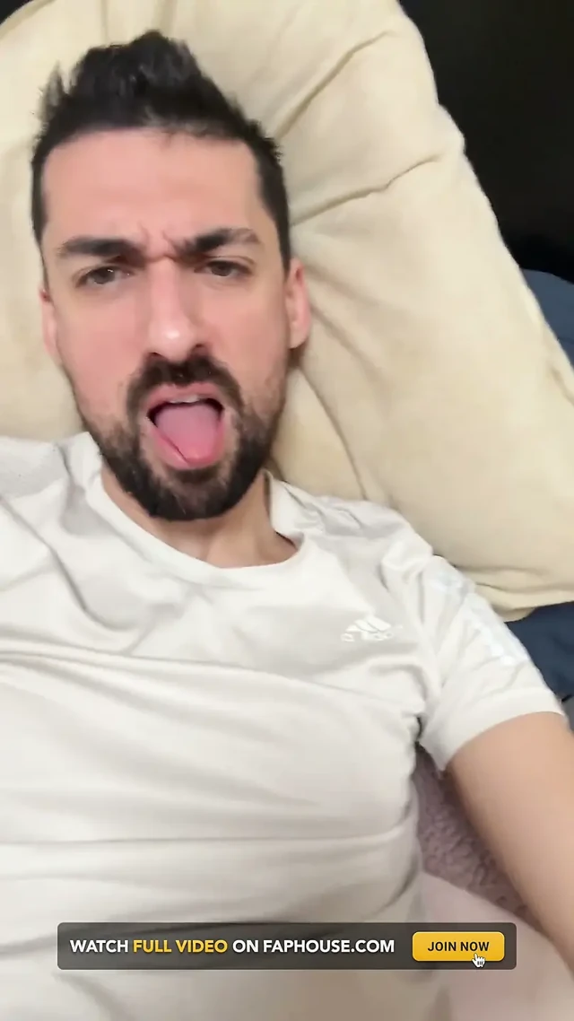 Baba Sert Penis Gösteriyor