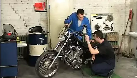 Skandal Alman üvey kız kardeş ve küçük göğüsleriyle ilk amatör pornosunu çekiyor