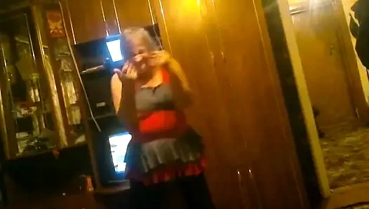 dans eden büyükanne