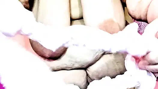 Külot yere amcık yiyor